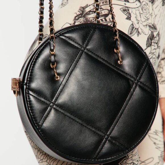 Quilted Circle Black Crossbody Bag – Gold Chain Detail - Picture 2 of 9